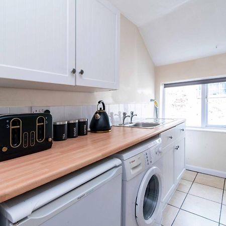 Characterful 2 Bedroom Apartment - Central Location Касл-Донінгтон Екстер'єр фото