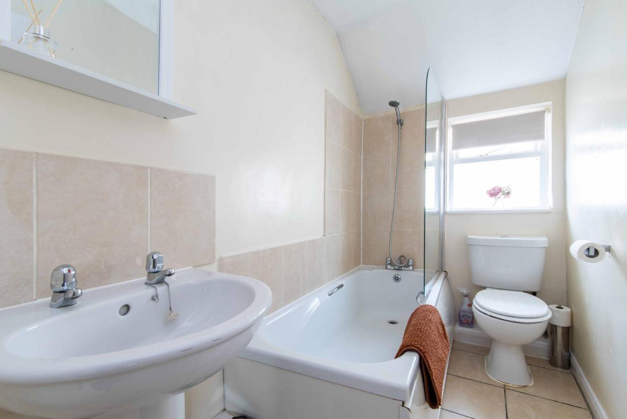 Characterful 2 Bedroom Apartment - Central Location Касл-Донінгтон Екстер'єр фото
