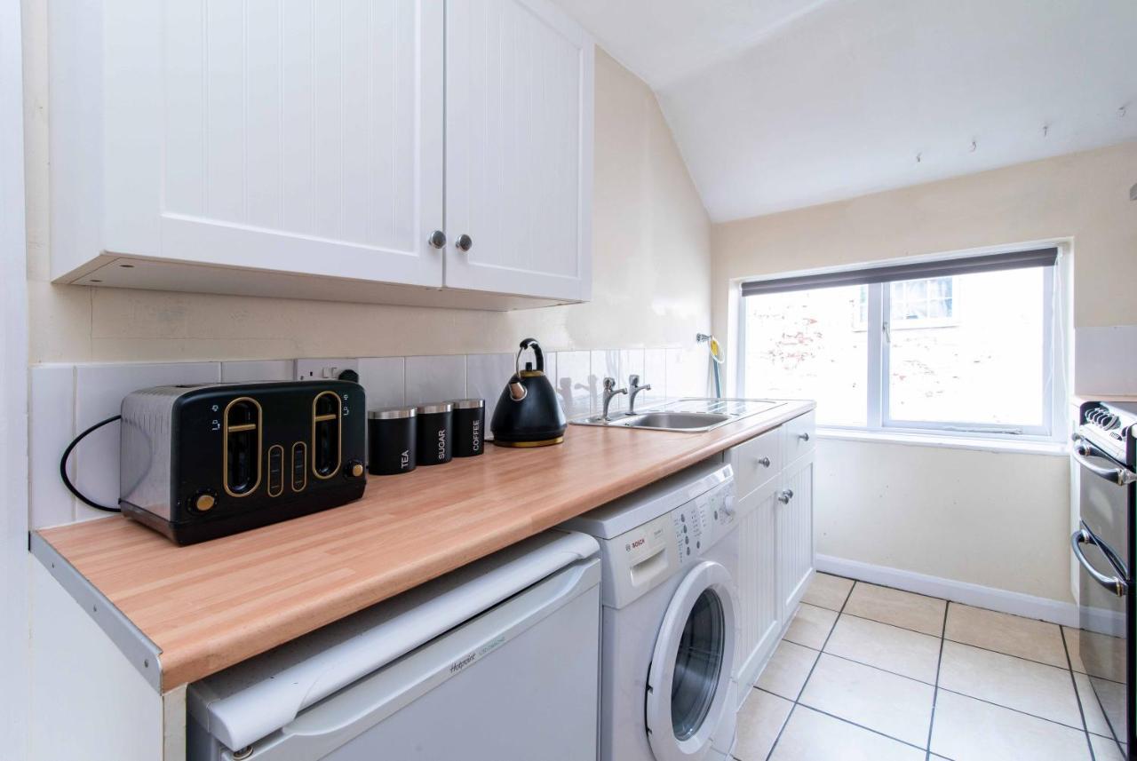 Characterful 2 Bedroom Apartment - Central Location Касл-Донінгтон Екстер'єр фото