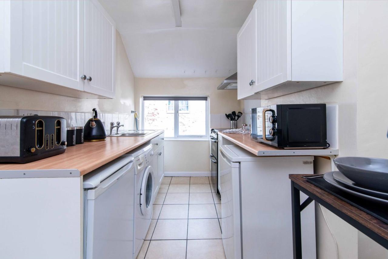 Characterful 2 Bedroom Apartment - Central Location Касл-Донінгтон Екстер'єр фото
